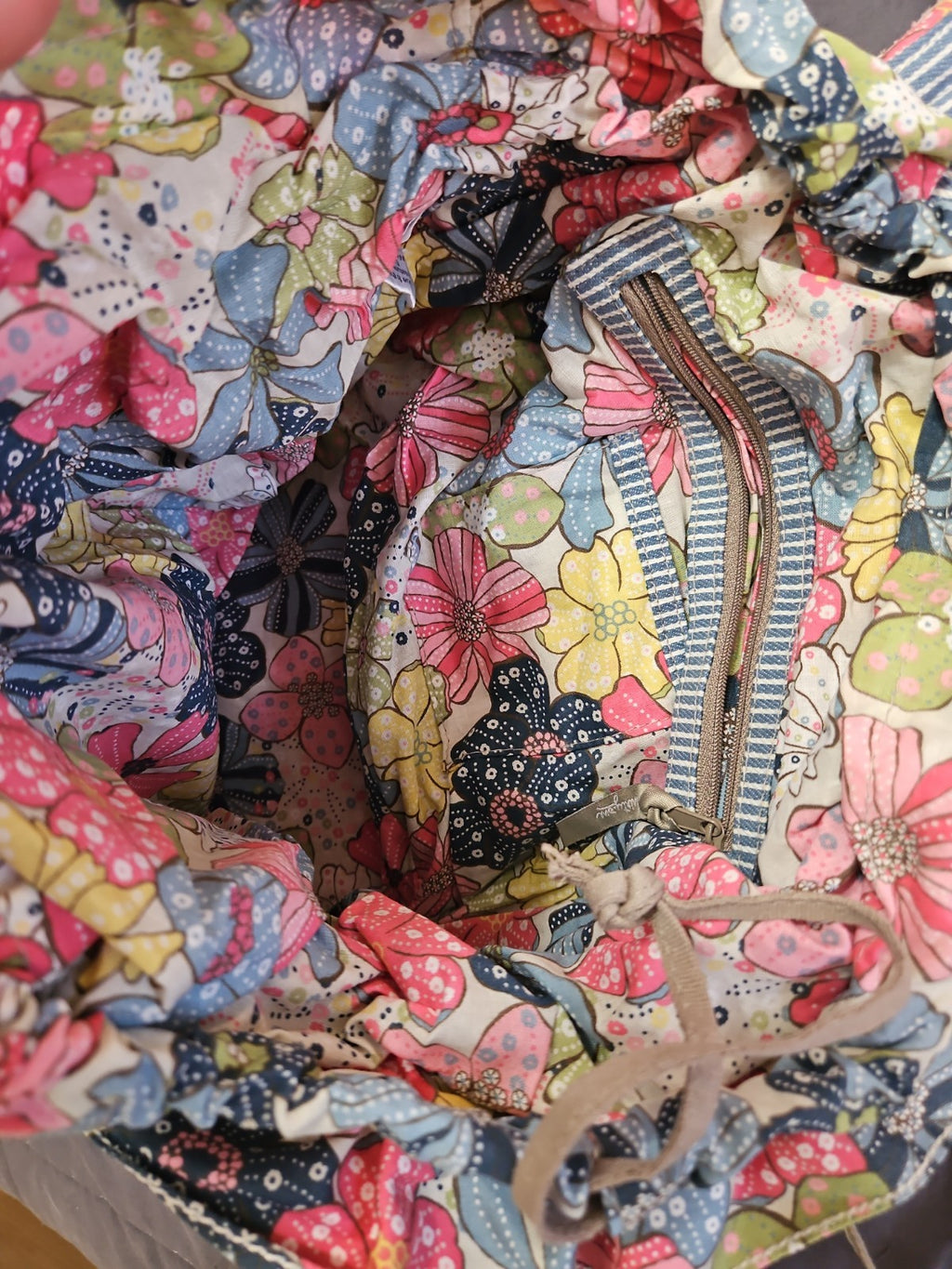 NWOT Thirty-One Cinch-Top Bucket Bag in Railroad Denim Free Spirit Floral Lining