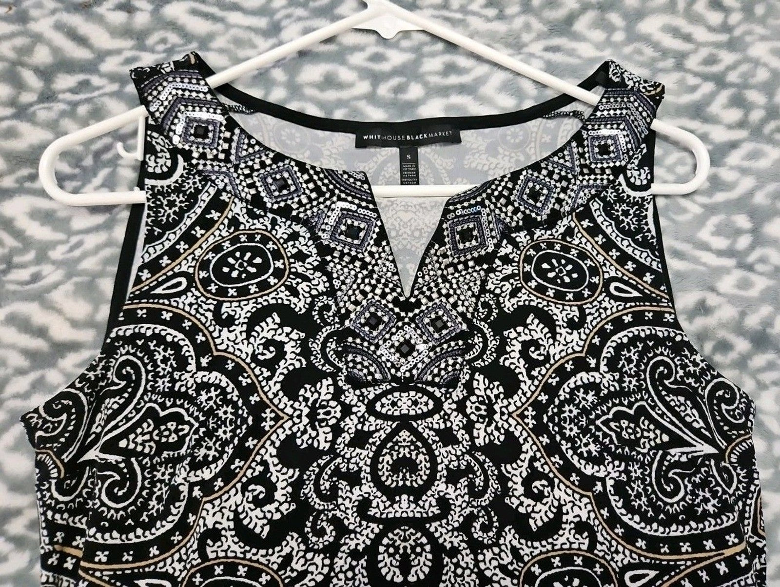 WHITE HOUSE BLACK MARKET Womens Embellished Neck Pleated Hem Size S Medallion