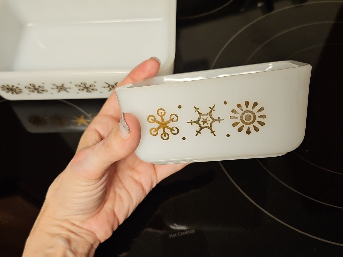 Set Of 2 Glasbake Vintage Casserole Dishes White W/ Gold Snowflake - 1 qt & 1 pt