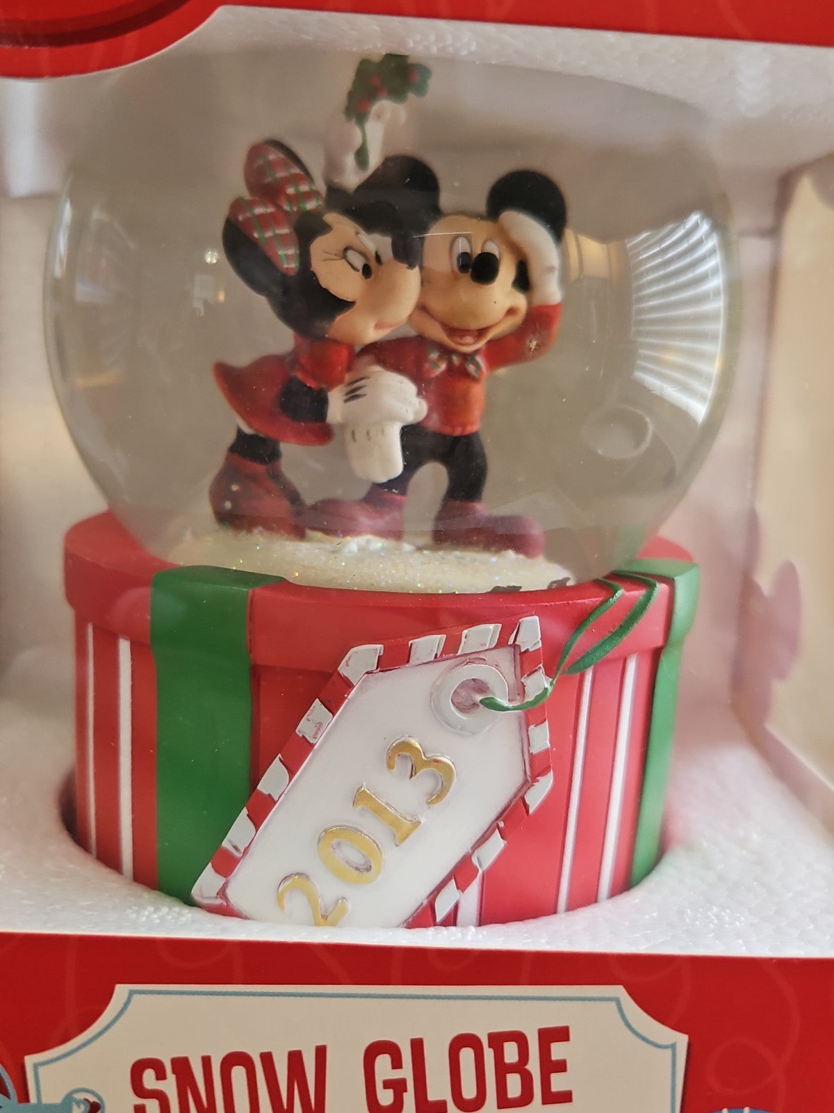 NIB 2013 Disney Store Mickey And Minnie Holiday Snow Globe