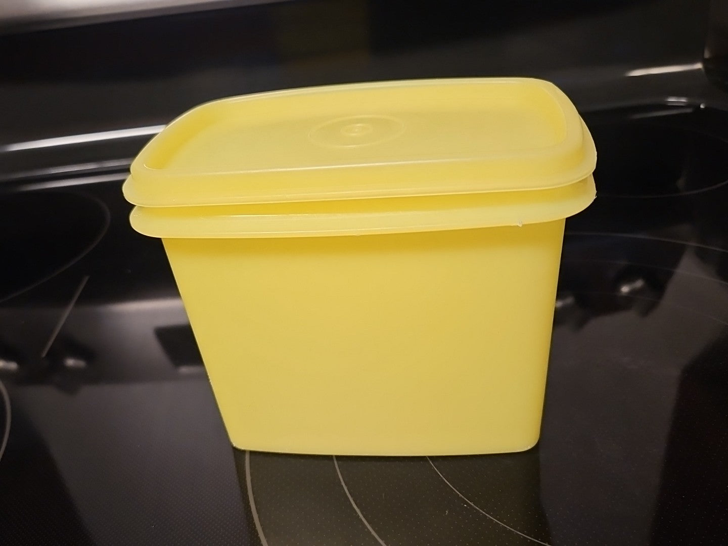 Vintage Tupperware Yellow Shelf Saver Container #1243-10 W/ #1244-13 Lid EUC