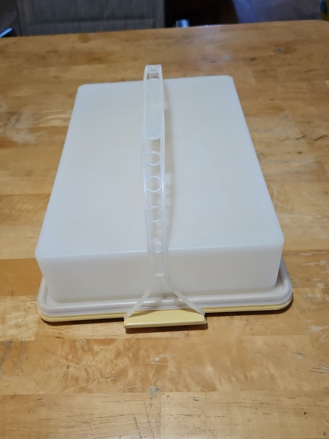 Vintage Tupperware Fresh-N-Fancy 9x13 Cake /Cupcake Carrier #622 w/ Lid & Handle