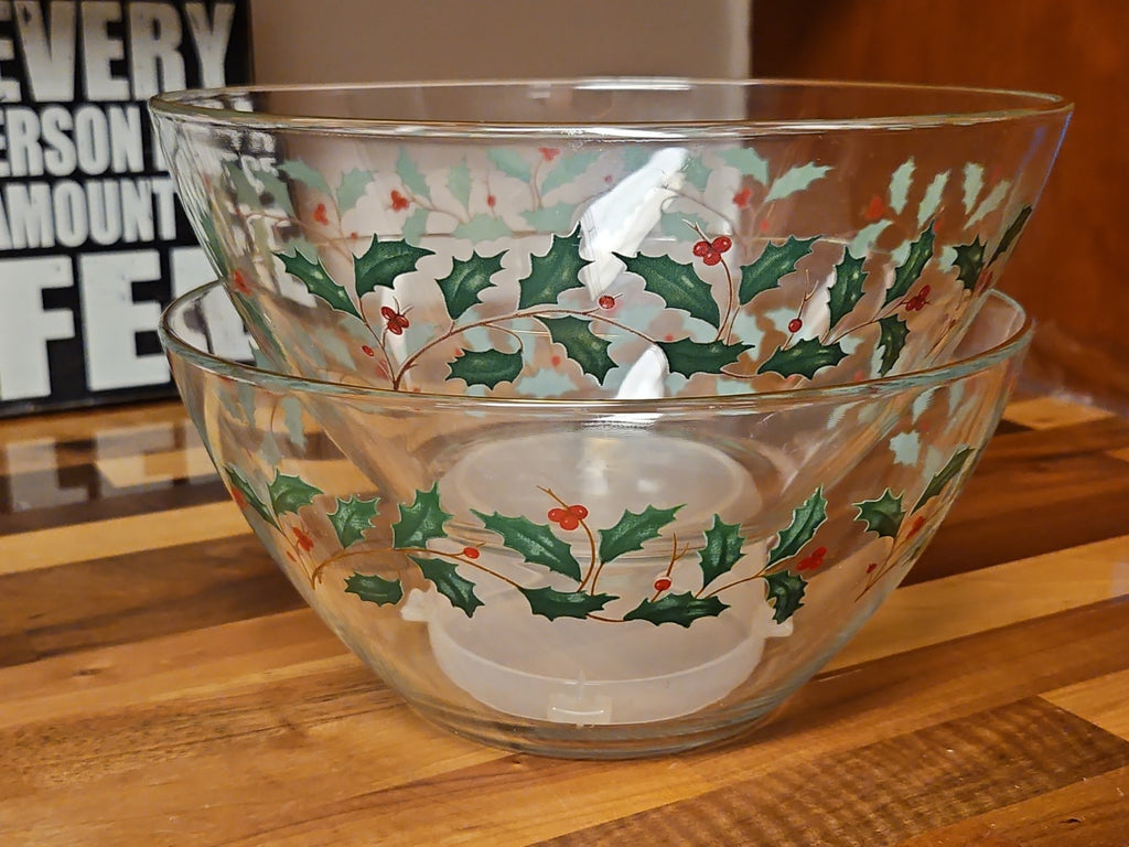 Lot Of 2 Arc France Christmas “ Holly Berry” Serving Bowls 9” 22k gold trim