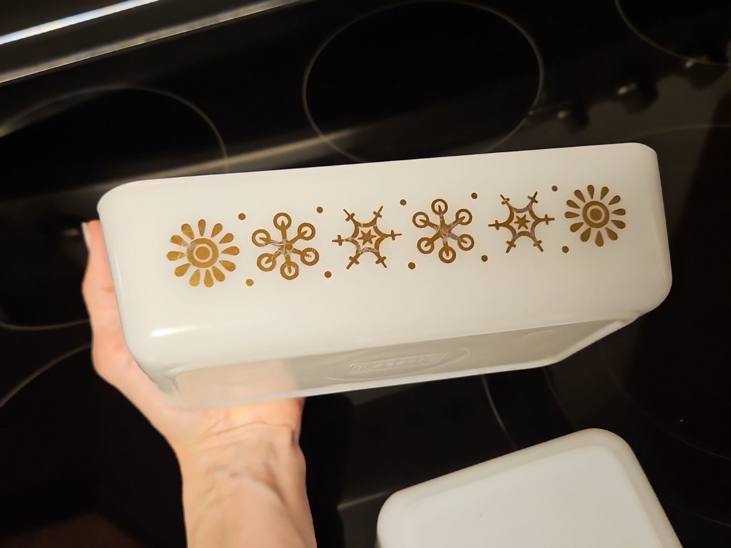 Set Of 2 Glasbake Vintage Casserole Dishes White W/ Gold Snowflake - 1 qt & 1 pt