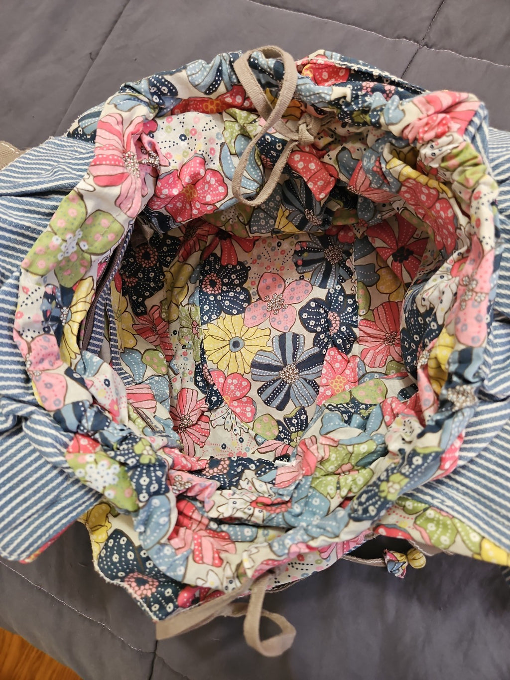 NWOT Thirty-One Cinch-Top Bucket Bag in Railroad Denim Free Spirit Floral Lining