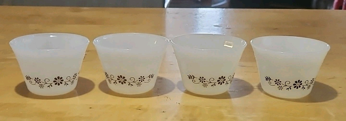 Set of 4 Vintage Dynaware Pyr-O-Ray Milk Glass Custard Cups Brown Daisy