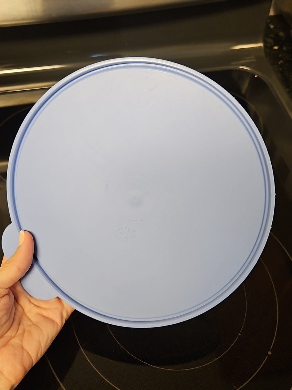 Set Of 2 Vintage Tupperware Wonderlier Bowls W Blue Lids 8 3/4 & 12 Cup