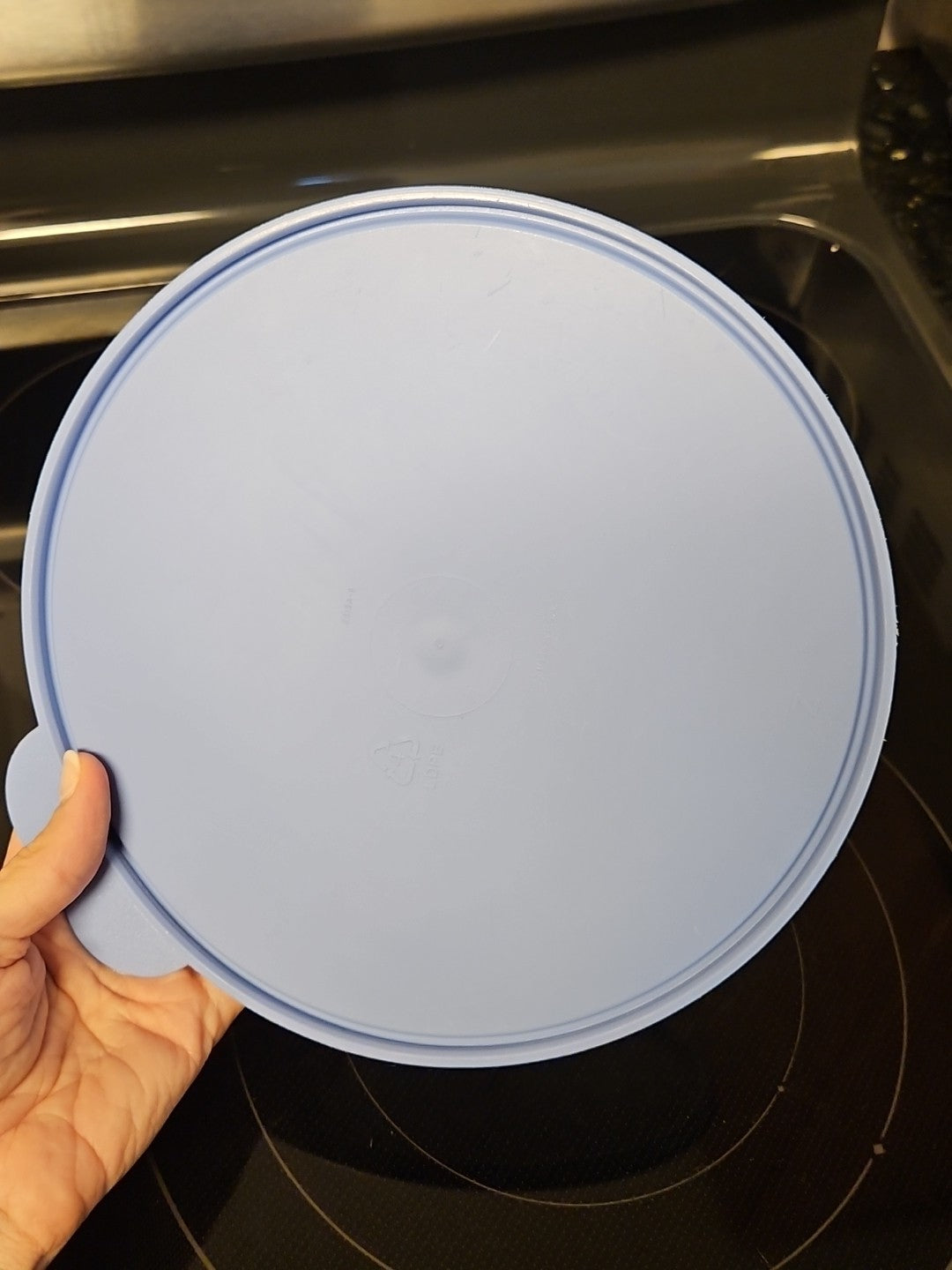 Set Of 2 Vintage Tupperware Wonderlier Bowls W Blue Lids 8 3/4 & 12 Cup