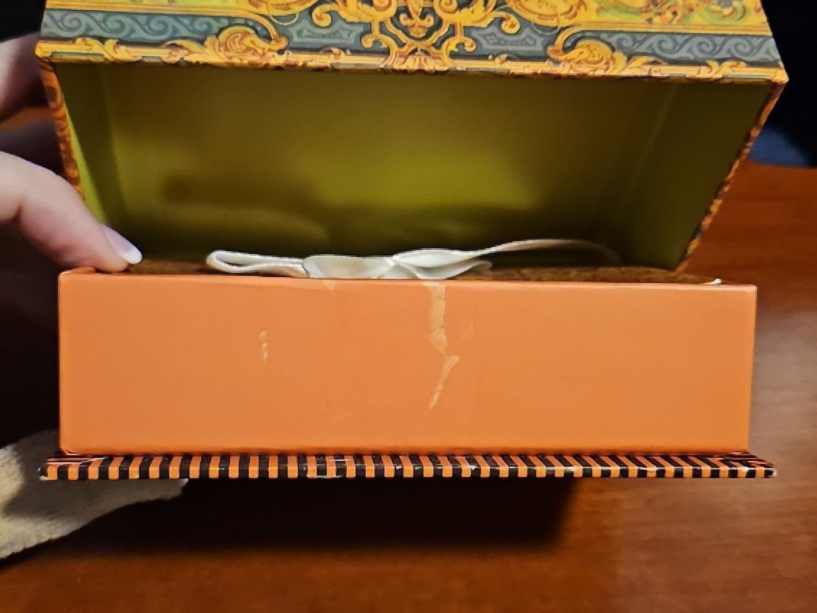 Michel Design Works 18 Cards w/ Envelopes In Storage Box Medallion Print W Bow