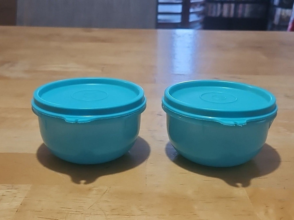 Set of 2 Tupperware Snack Bowls Turquoise #1403 With Lids #733 EUC