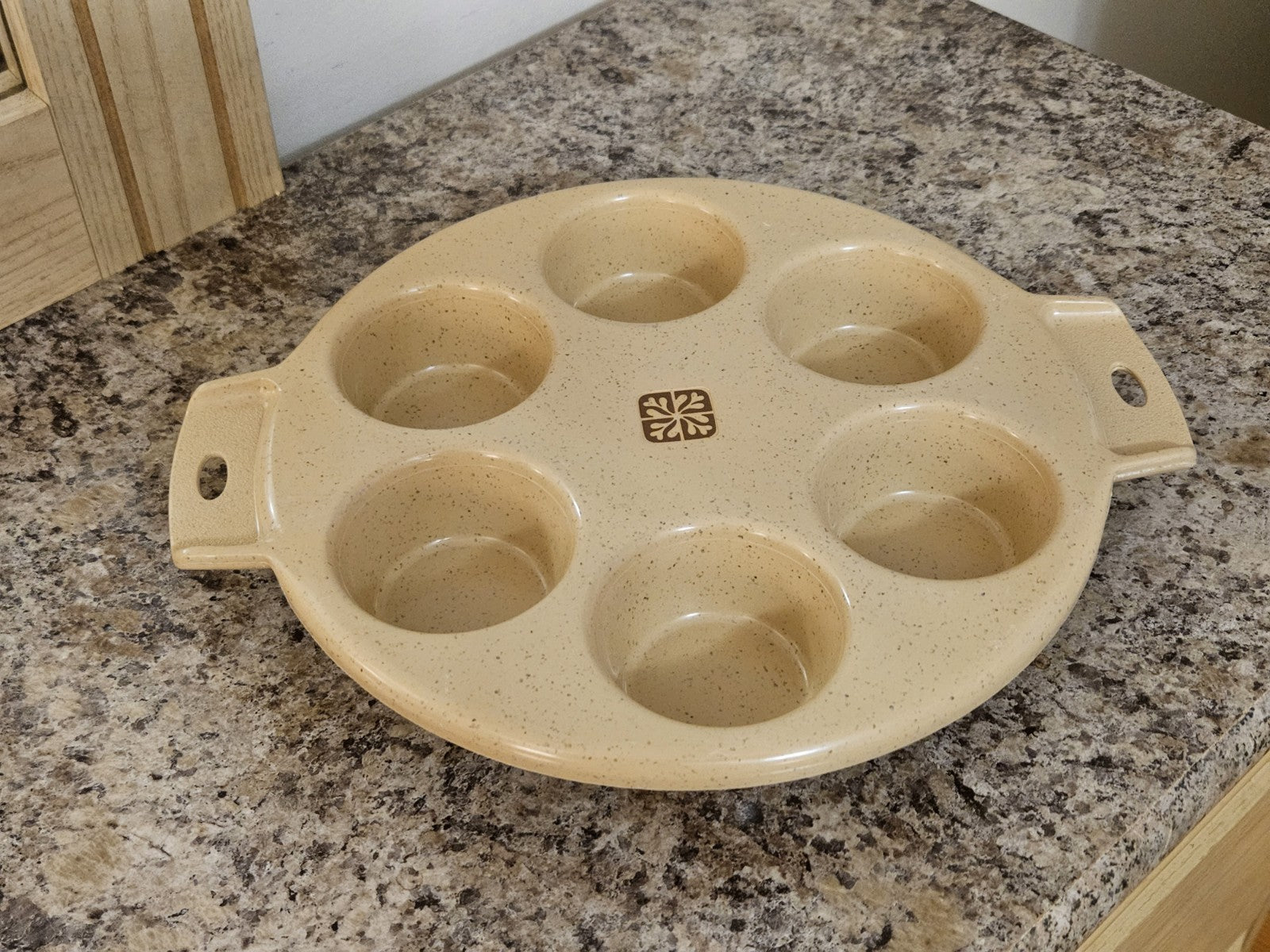 Vintage LittonWare Microwave Muffin Pan Cupcake Pan Egg Pan #39284