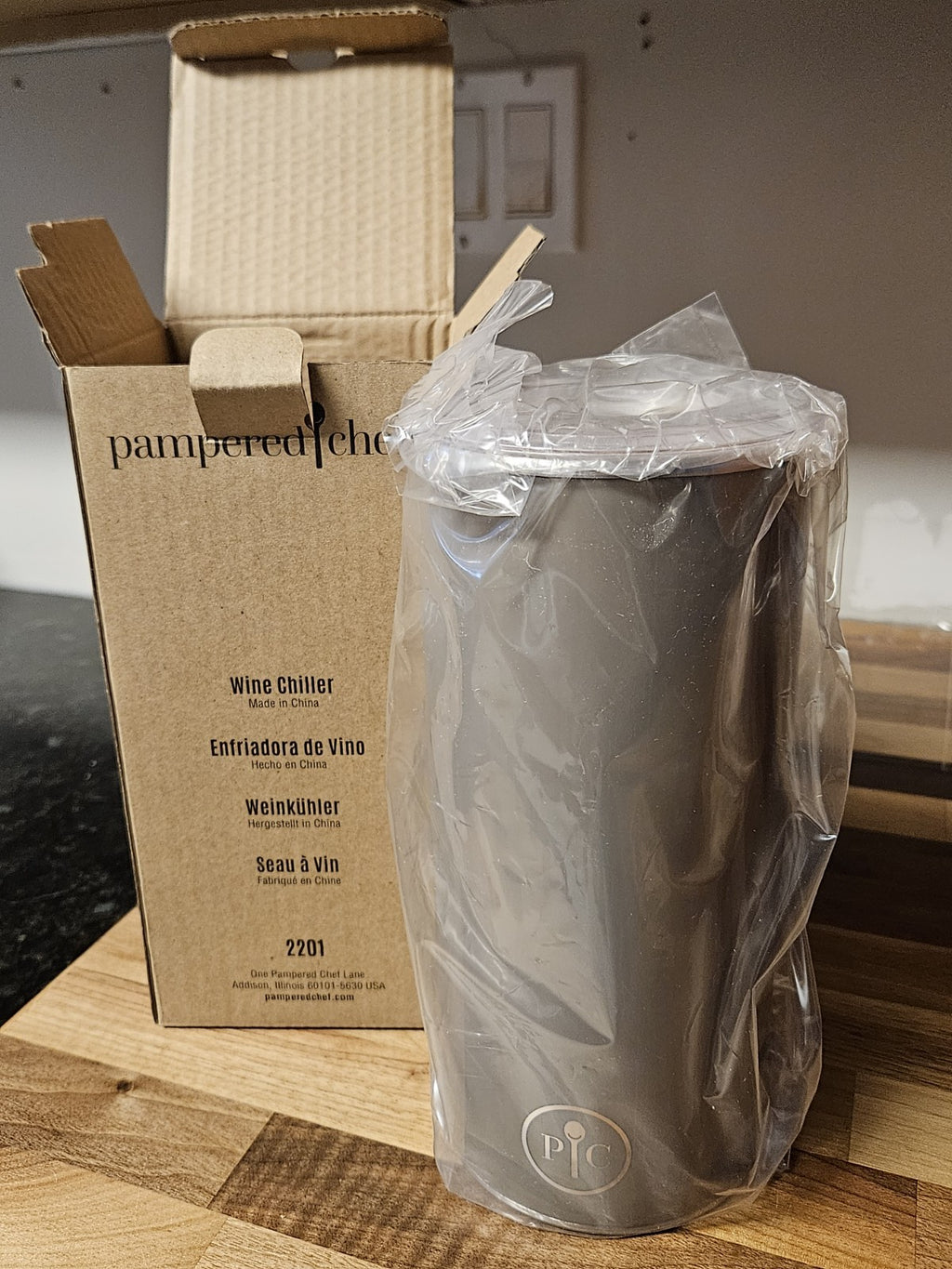 NIB Pampered Chef Wine Chiller Champagne Cooler Gray with Lid #2201