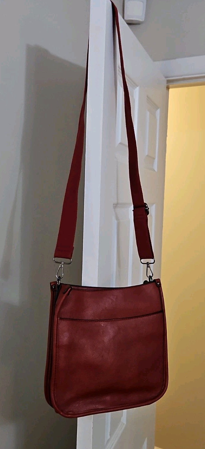 Jen & Co. Posie Vegan Leather Crossbody Rust Red Color EUC