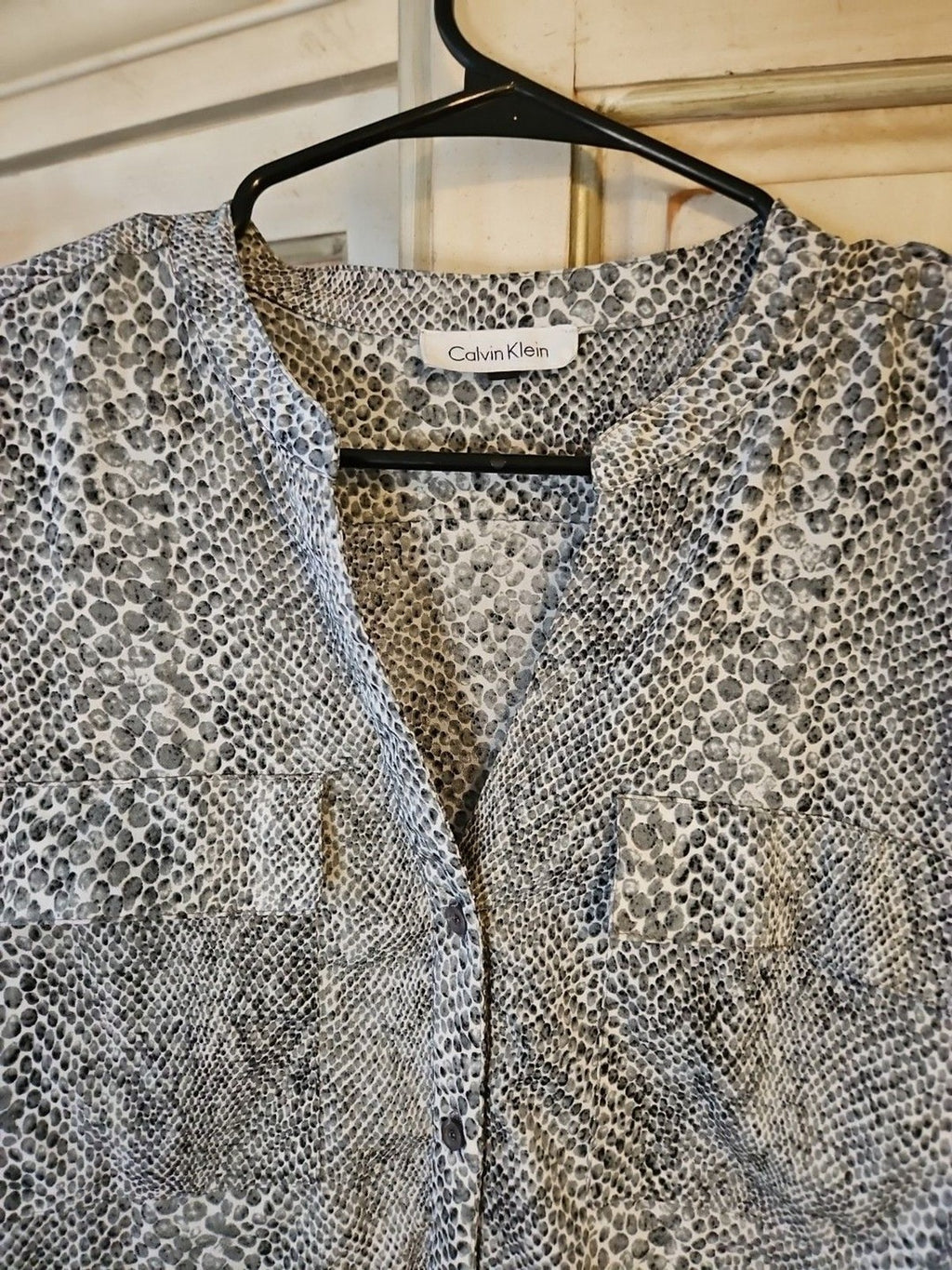 Calvin Klein Gray Snakeskin Print Blouse Roll-Tab Sleeve Button Down Read Size