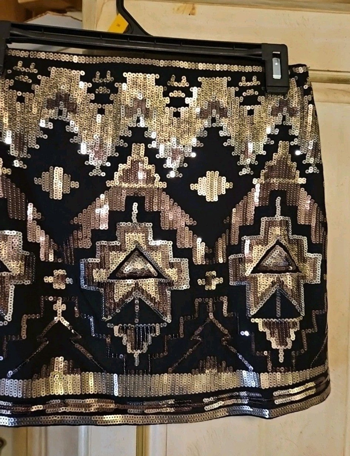 Express Aztec Geometric Print Sequin Mini Skirt Gold Black XS (27x13) Excellent
