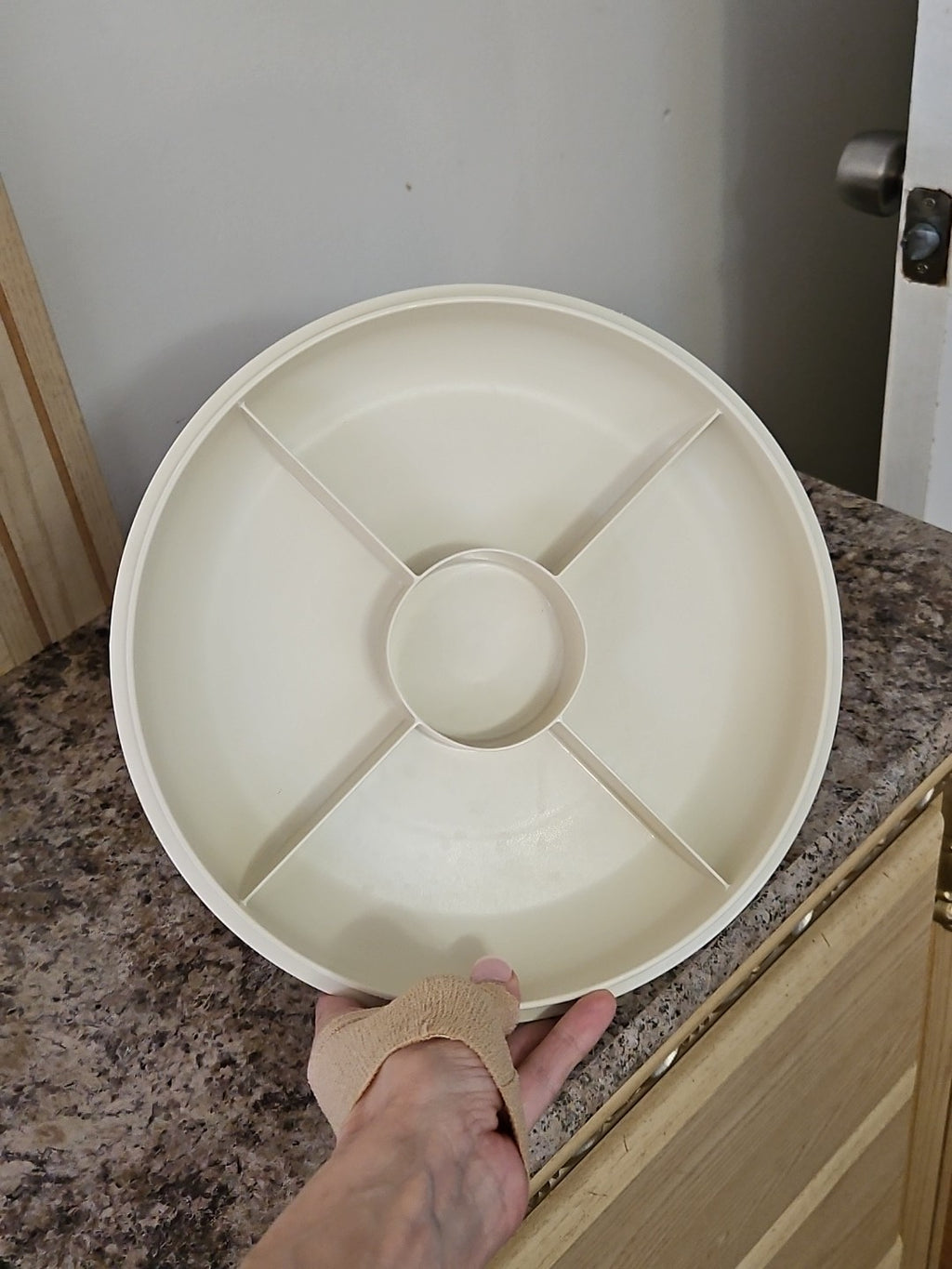 Tupperware Serve-It-All Divided Veggie Tray Snack Relish Tray #1708 w/ Lid #1709