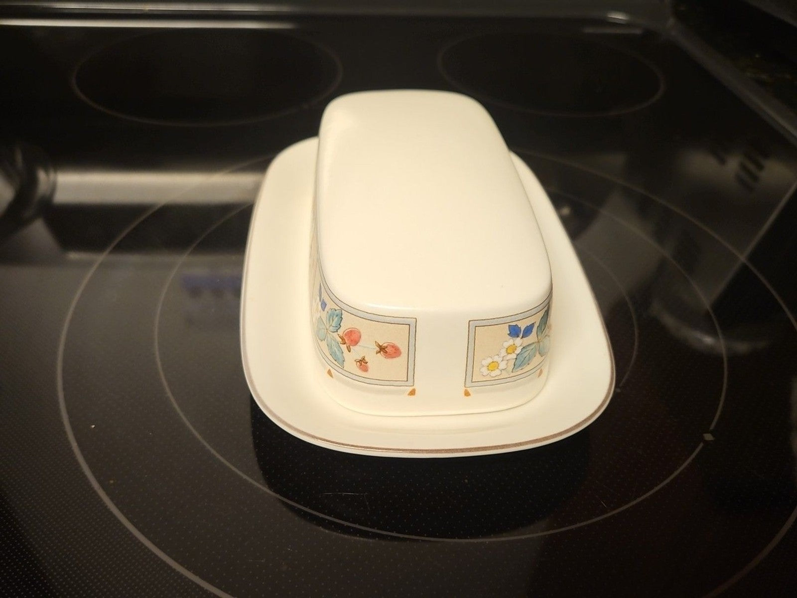 Mikasa Intaglio CAC01/CAC29 Strawberry Hill Butter Dish