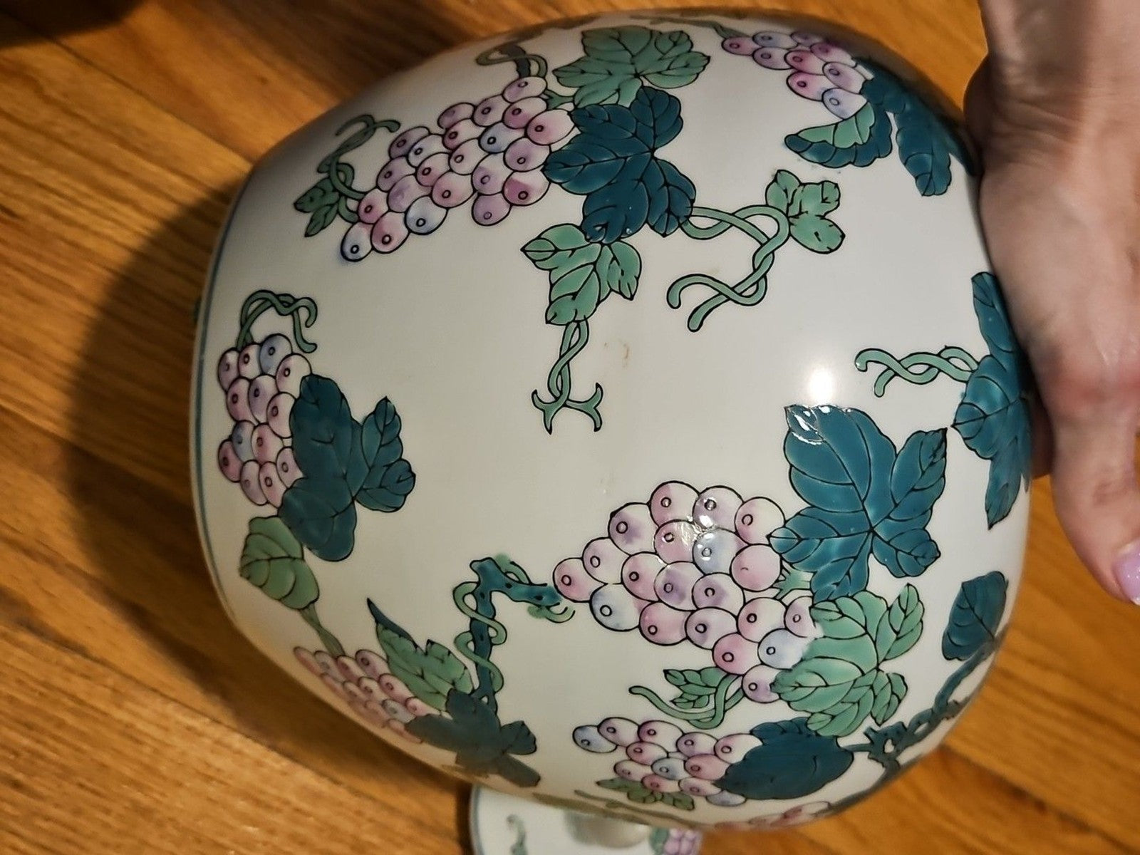 Vintage Chinoiserie Ginger Jar With Lid Purple Grape Vine & Leaves Motif 8" X 8"