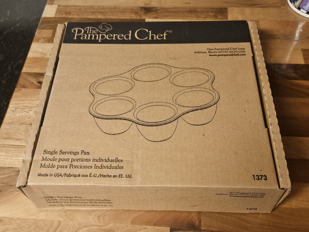 Retired Pampered Chef Stoneware #1373 Single Servings Cake Pan New In Box