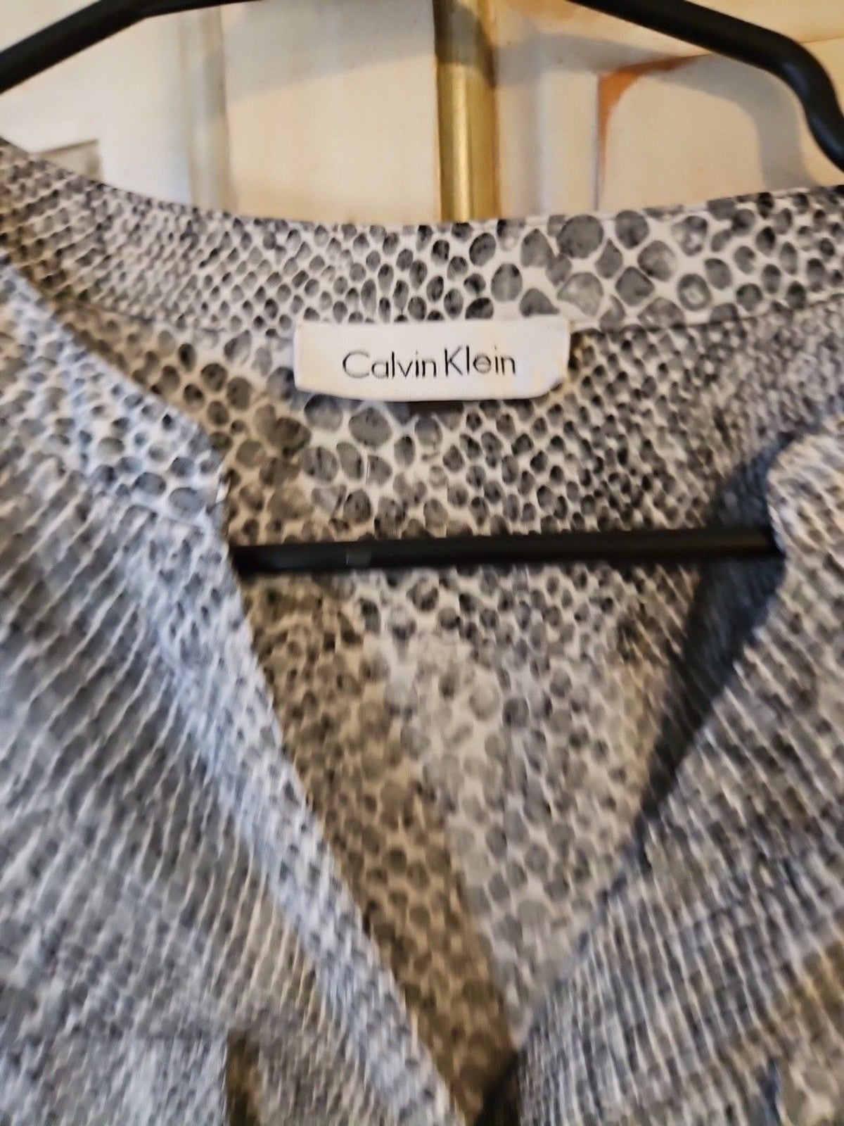 Calvin Klein Gray Snakeskin Print Blouse Roll-Tab Sleeve Button Down Read Size