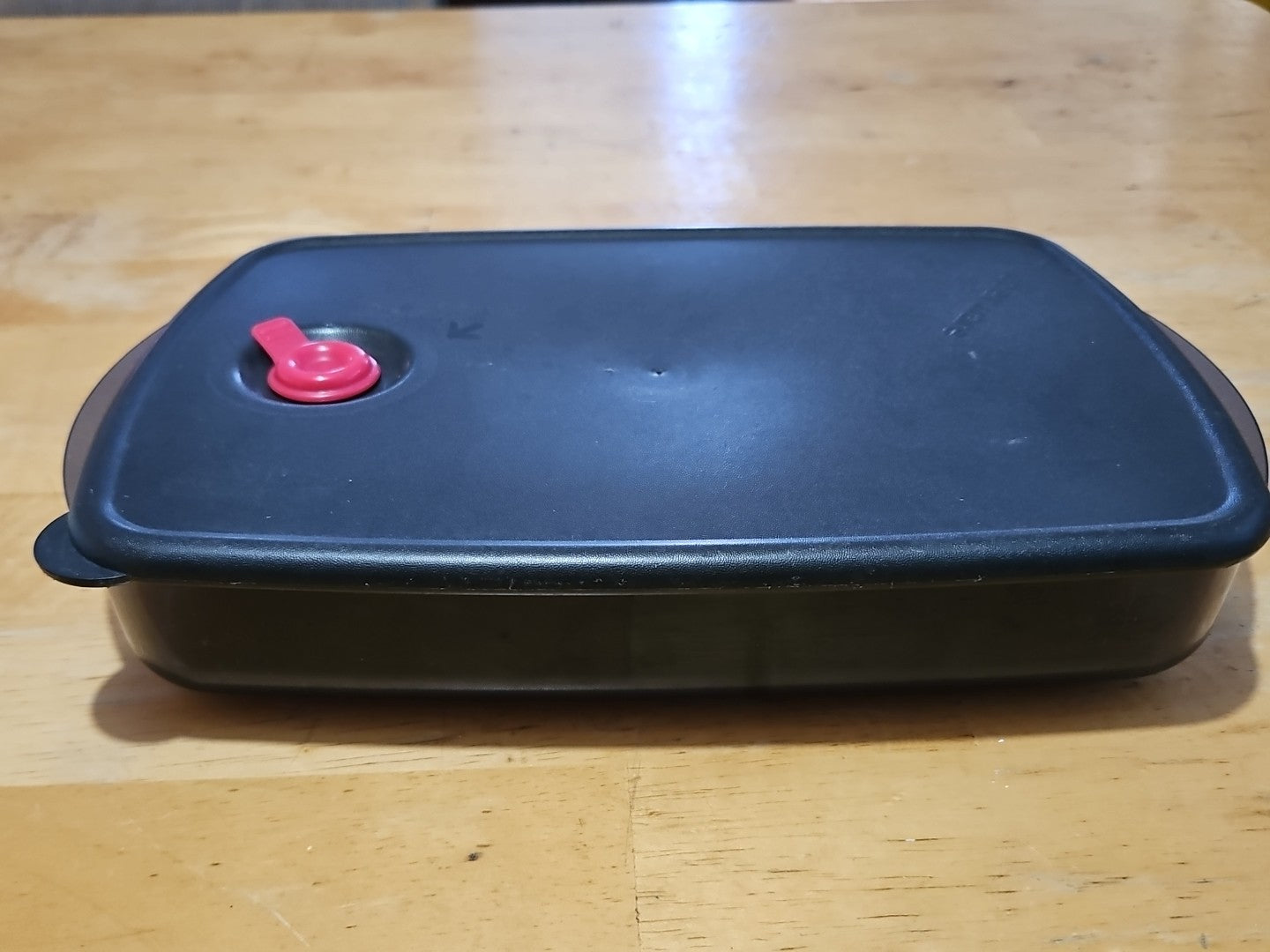 Tupperware Rock N Serve 3 Section Vent Microwave Black 3990A & Lid 3382A EUC