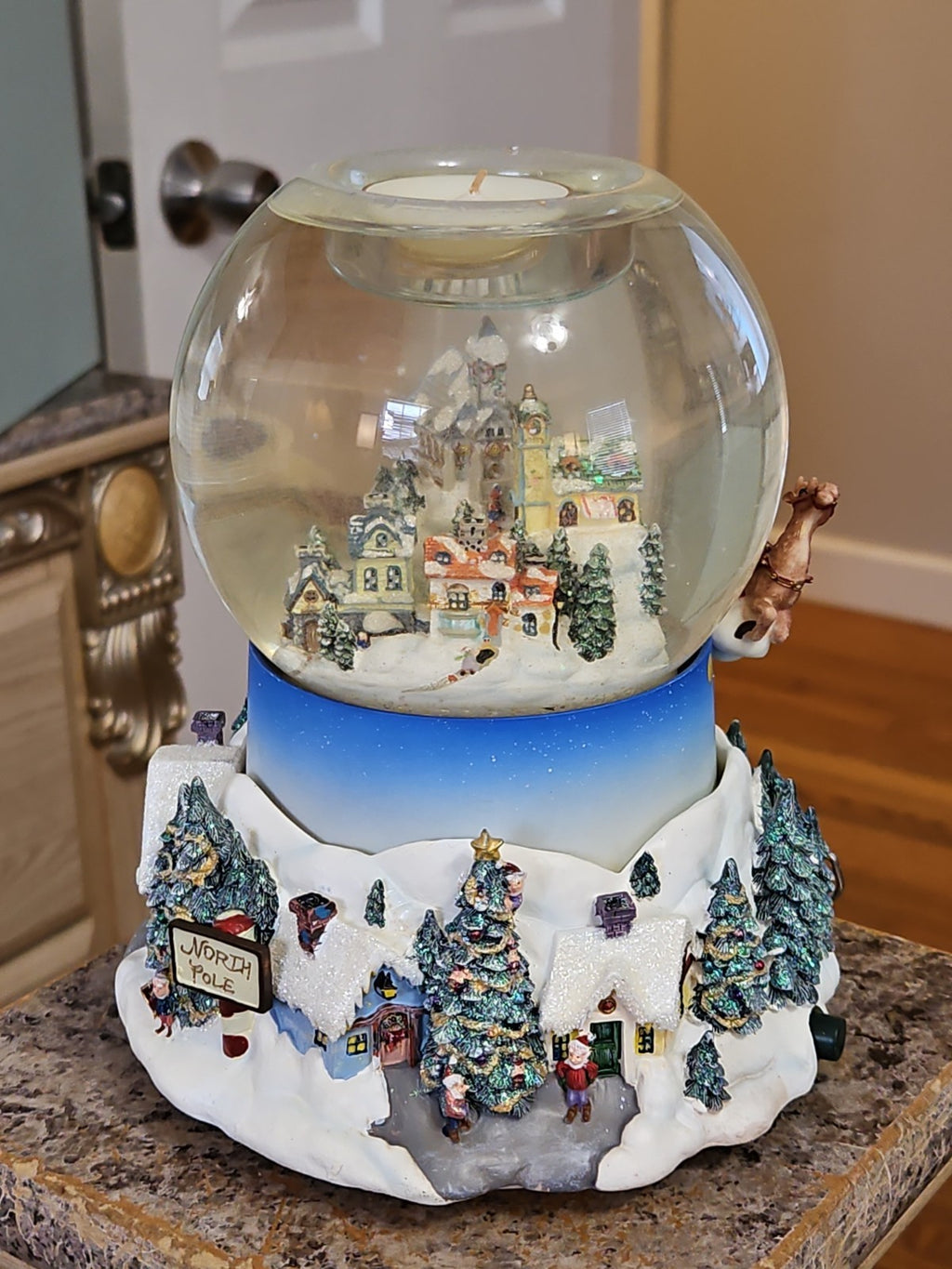 PartyLite 2003 Olde World Village Snow Globe Musical Tealight P7922 EUC Read