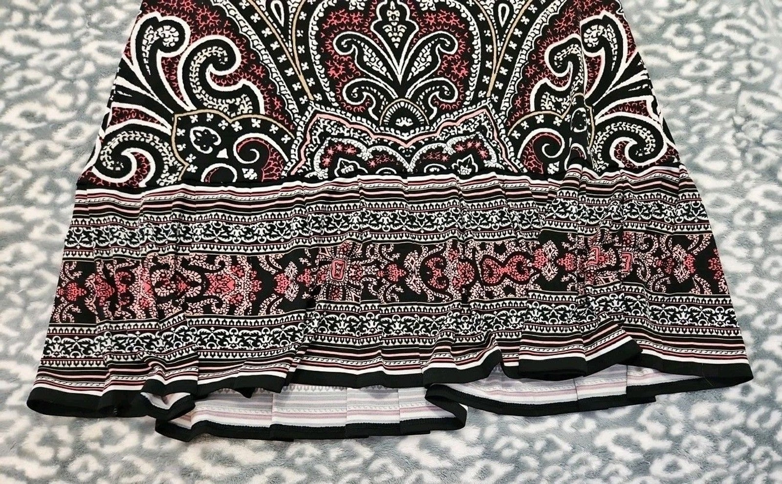 WHITE HOUSE BLACK MARKET Womens Embellished Neck Pleated Hem Size S Medallion