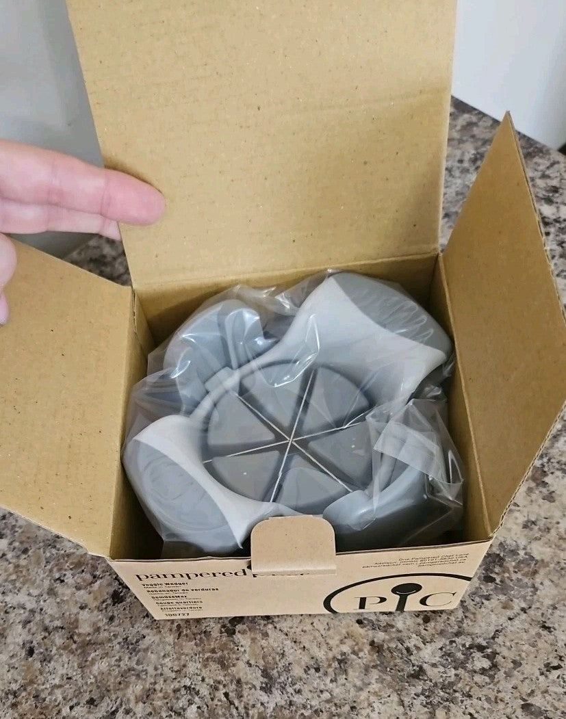 Pampered Chef Veggie Wedger #2017 - Brand New in Package