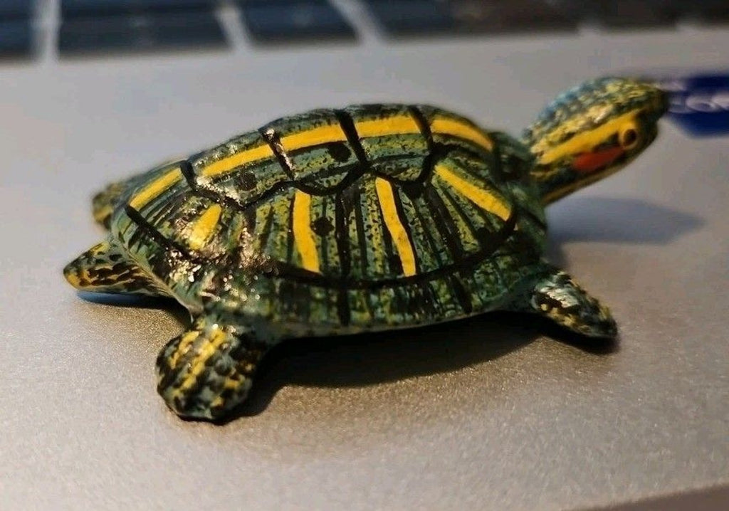 Small Sculptured Resin Turtles, Set Of 2, Red And Green, New