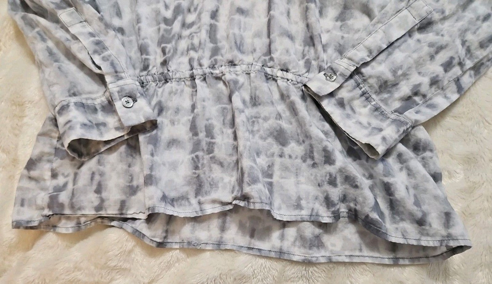 Michael Kors Blouse Henley Neck Ruffle Waist Sz L Grey & White