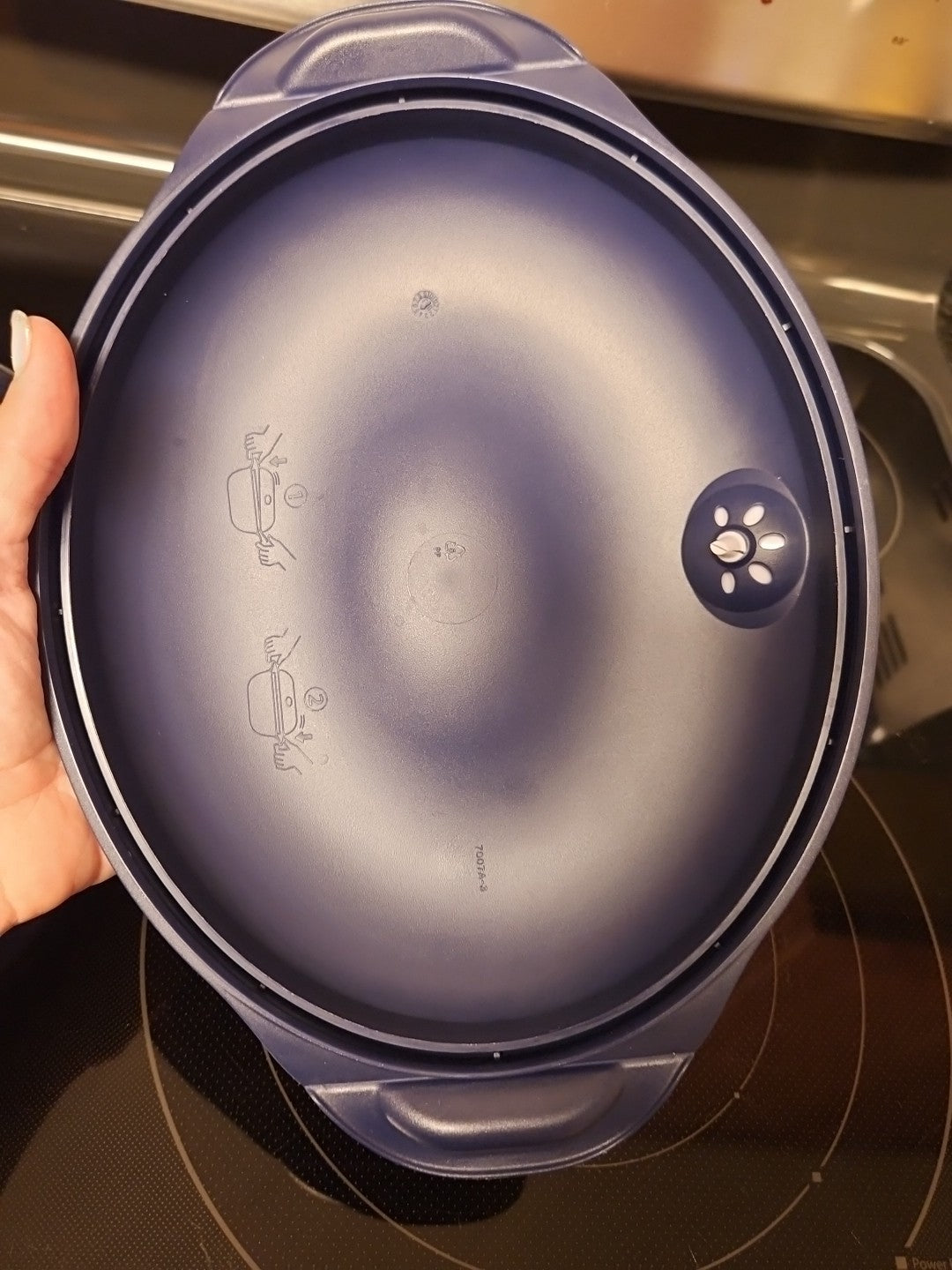 Vintage Tupperware Heat & Serve Oval 4-3/4 Cup 1.1 L 5409A Blue Indigo NWOT