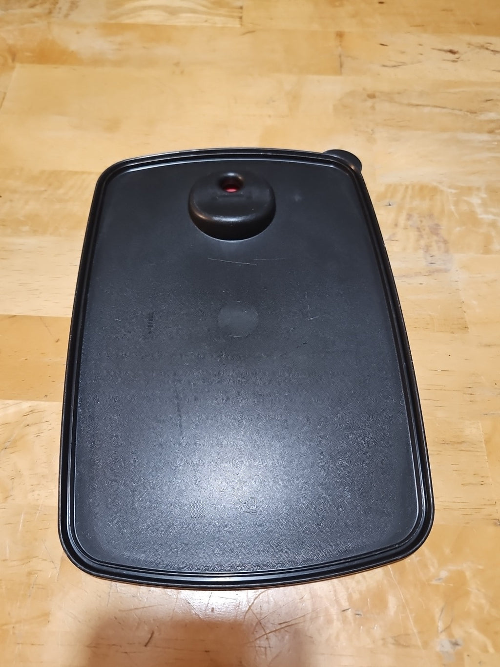 Vintage Tupperware Rock N Serve Vented Replacement Lid #3382B Black & Red 11 X 8