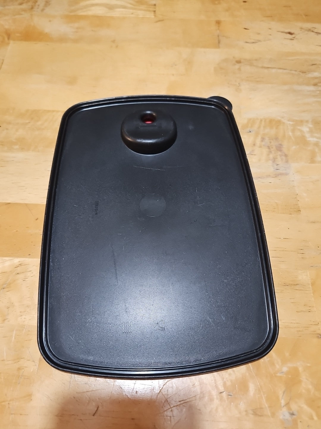 Vintage Tupperware Rock N Serve Vented Replacement Lid #3382B Black & Red 11 X 8