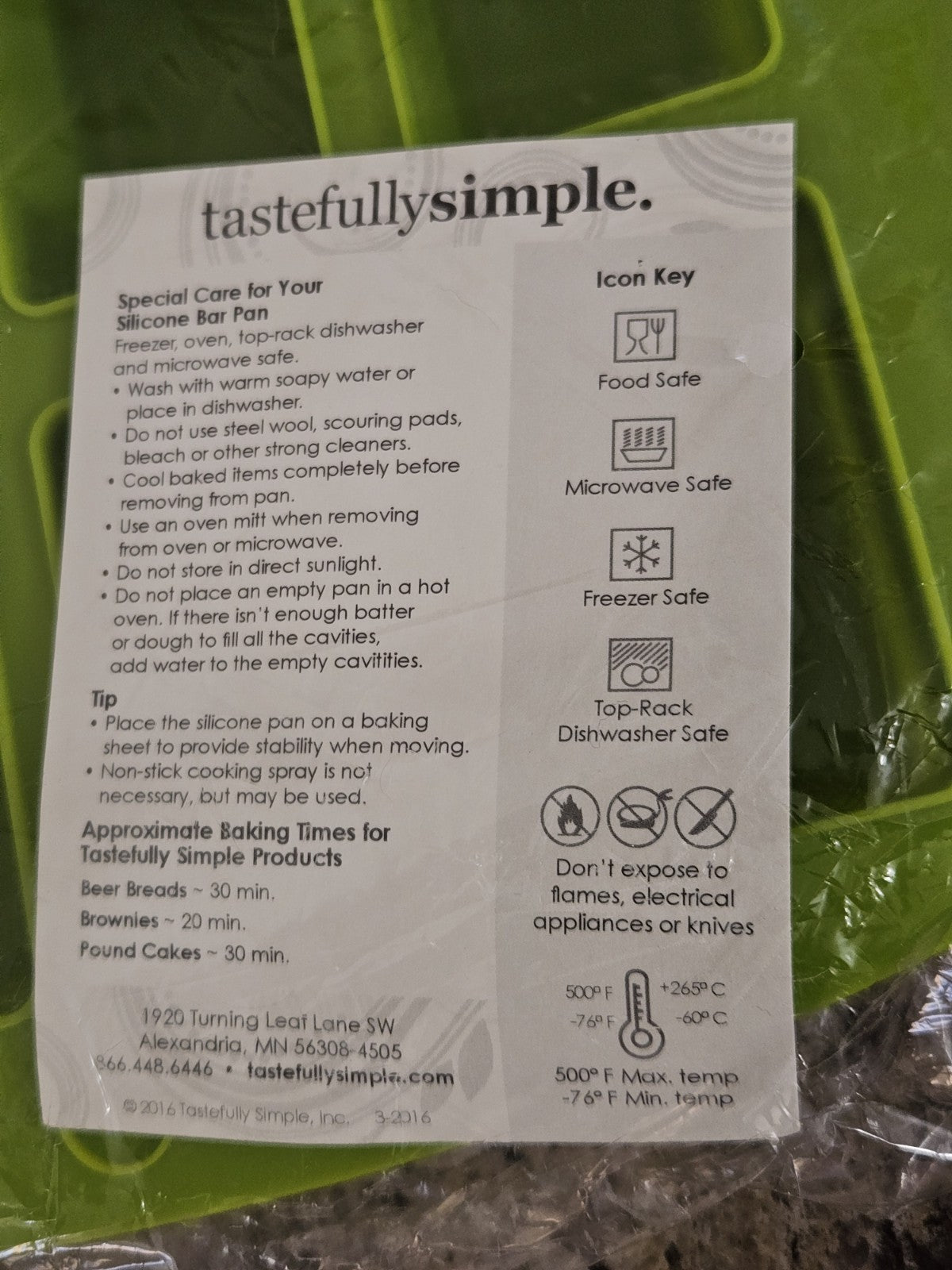 NIP Tastefully Simple Green Silicone Bar Pan 16 Rectangular Bars