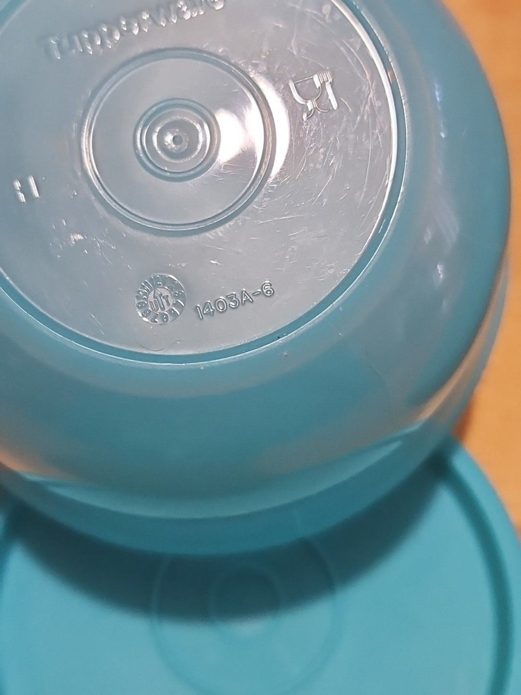 Set of 2 Tupperware Snack Bowls Turquoise #1403 With Lids #733 EUC