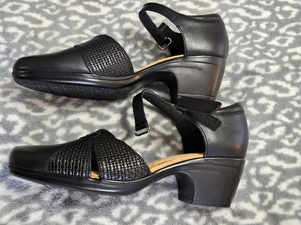 Clarks Emily Rae Women's Black Leather Ankle Strap Pump Heels Size 8M EUC