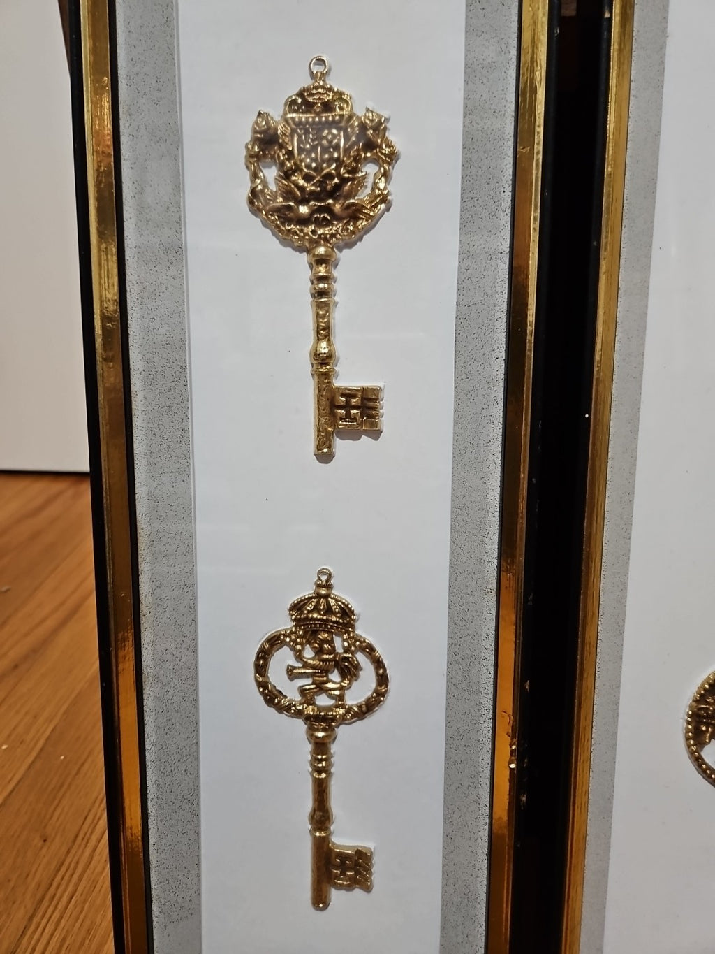 Set Of 2 Vintage MCM Turner Wall Accessory Ornate Kings Knights Gold Keys