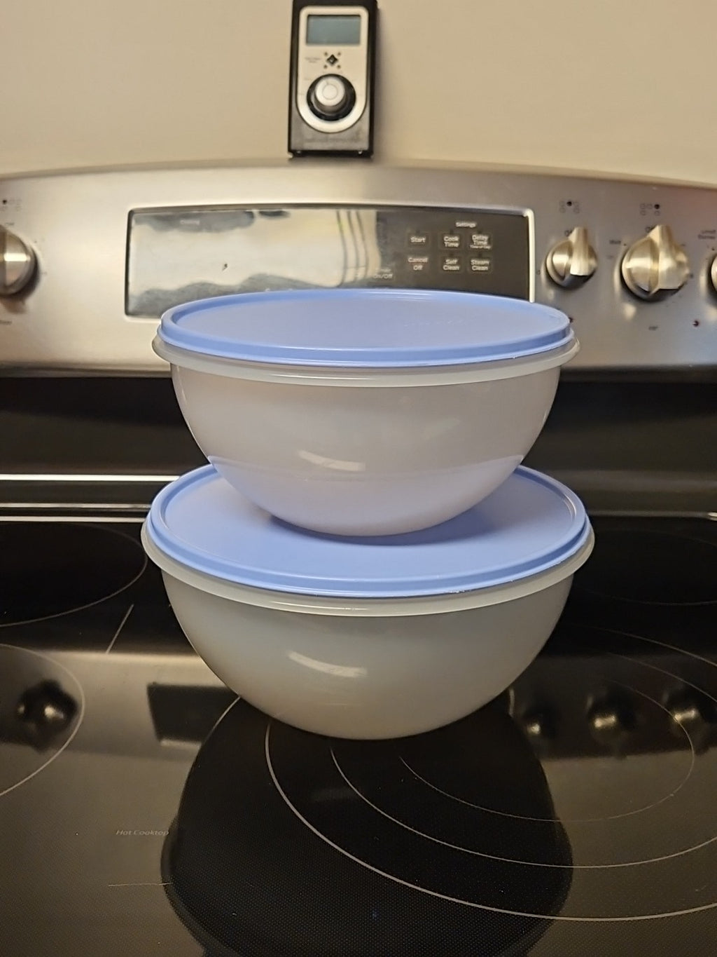Set Of 2 Vintage Tupperware Wonderlier Bowls W Blue Lids 8 3/4 & 12 Cup