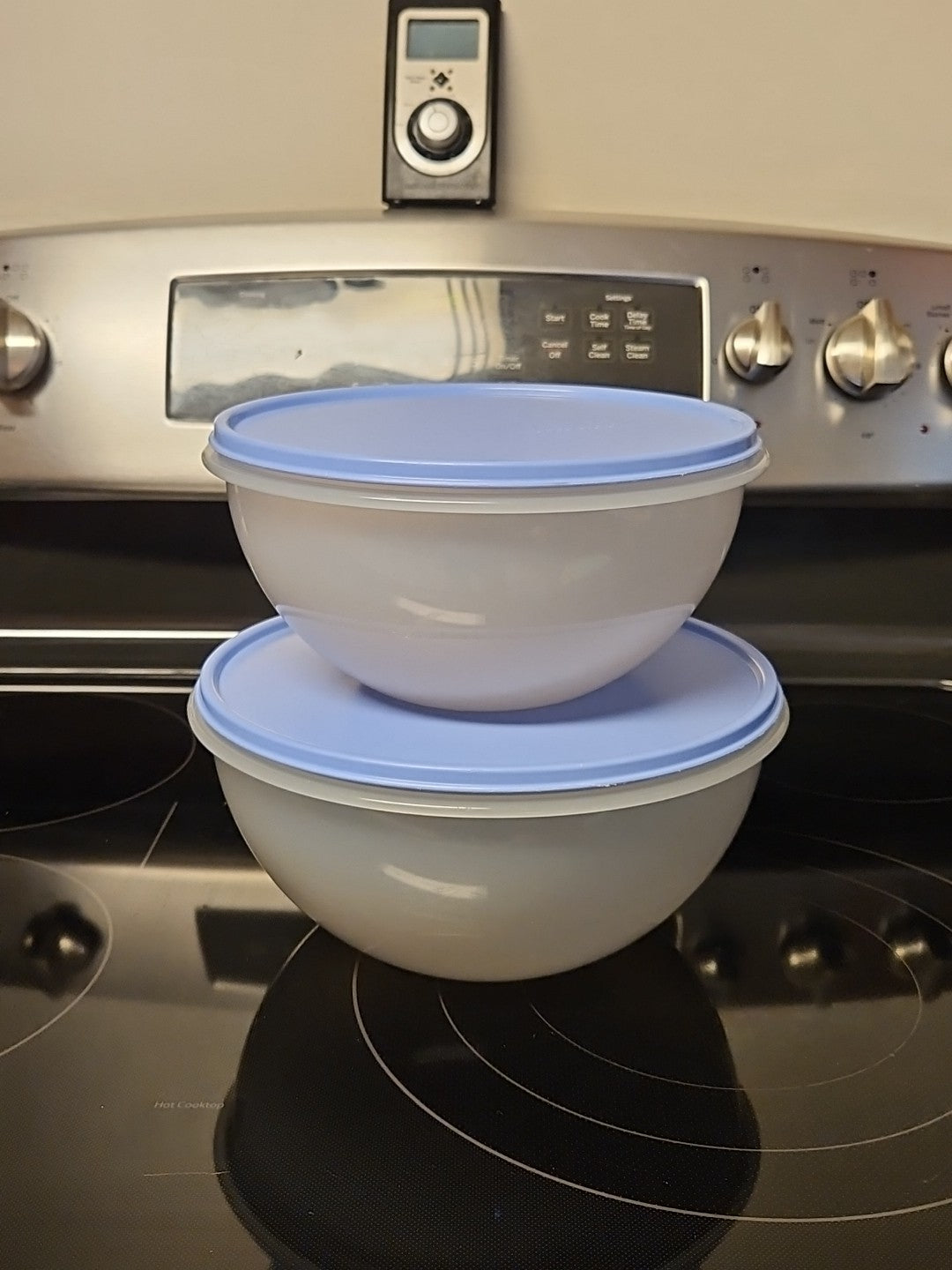 Set Of 2 Vintage Tupperware Wonderlier Bowls W Blue Lids 8 3/4 & 12 Cup