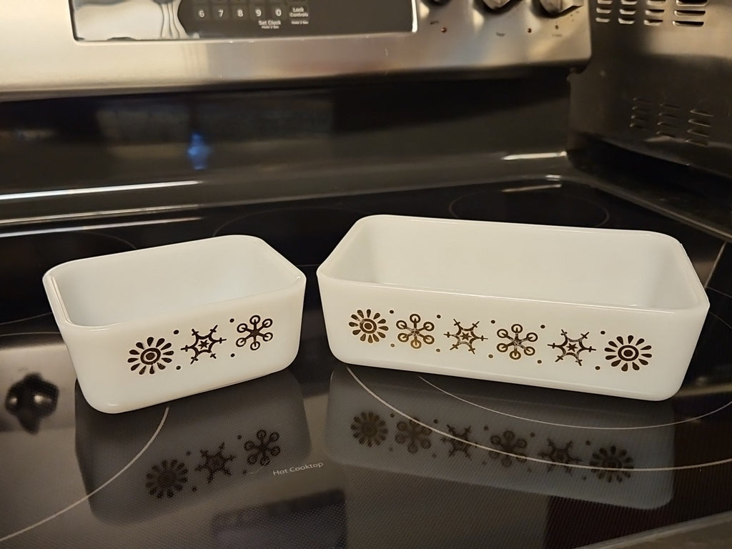 Set Of 2 Glasbake Vintage Casserole Dishes White W/ Gold Snowflake - 1 qt & 1 pt