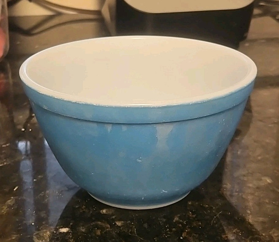 Vintage Pyrex 401 Turquoise Aqua Robins Egg Blue Nesting Mixing Bowl 1.5pt