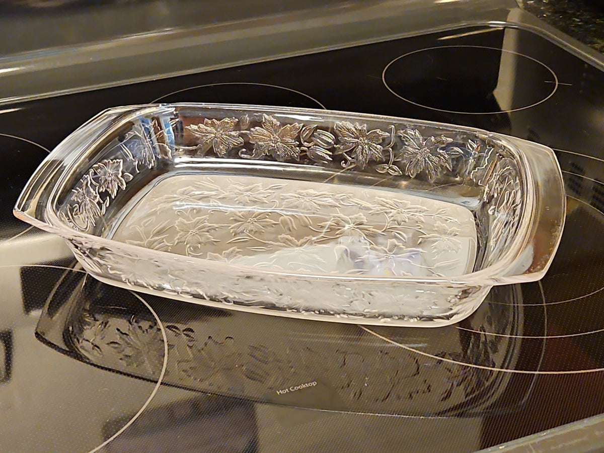 Vintage Princess House Fantasia Glass Casserole Baking Dish Poinsettia 13.5x8.5
