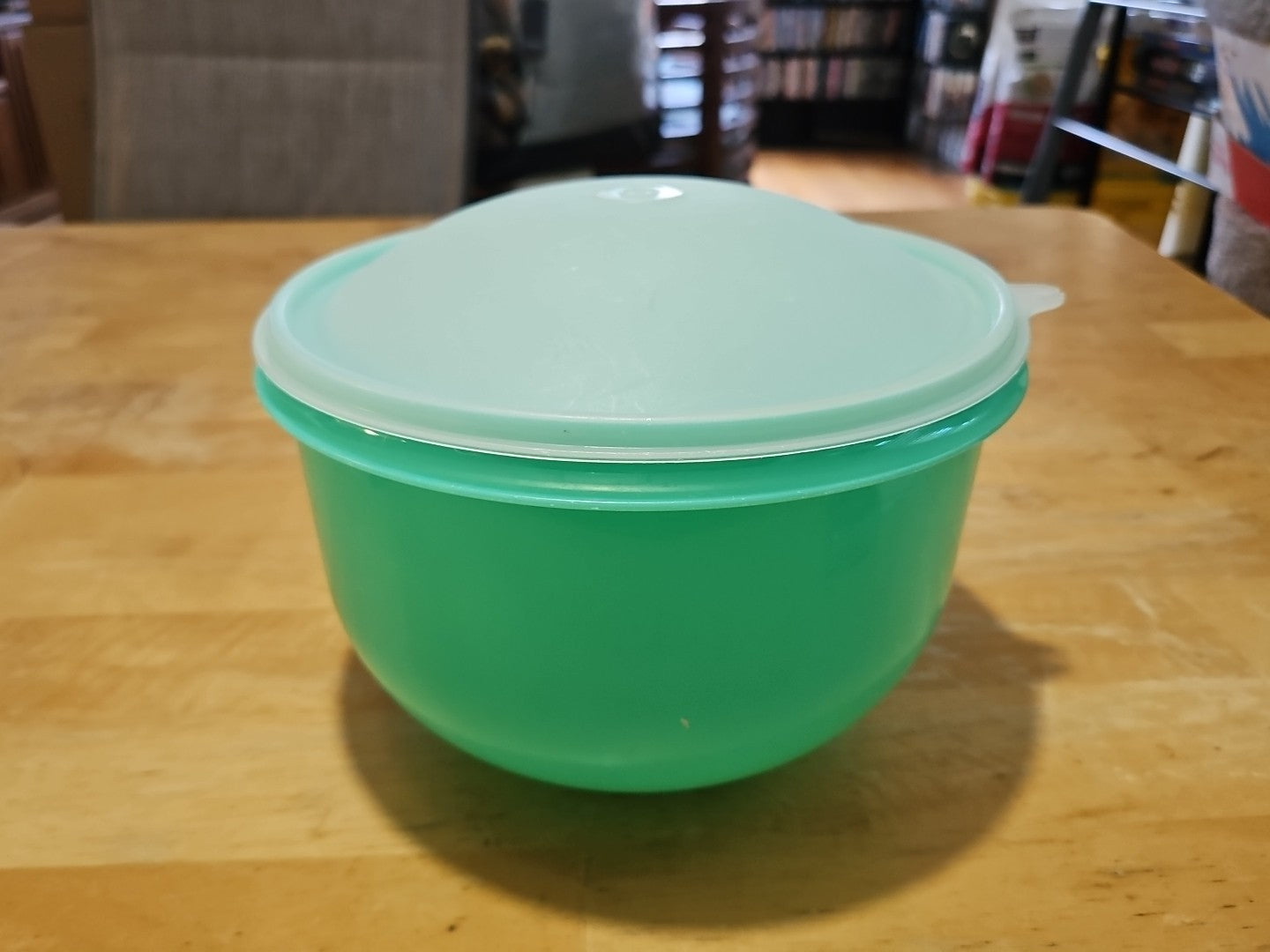Vintage Tupperware Jadeite #1424 Crisp It Lettuce Keeper w/ Domed Lid - No Spike