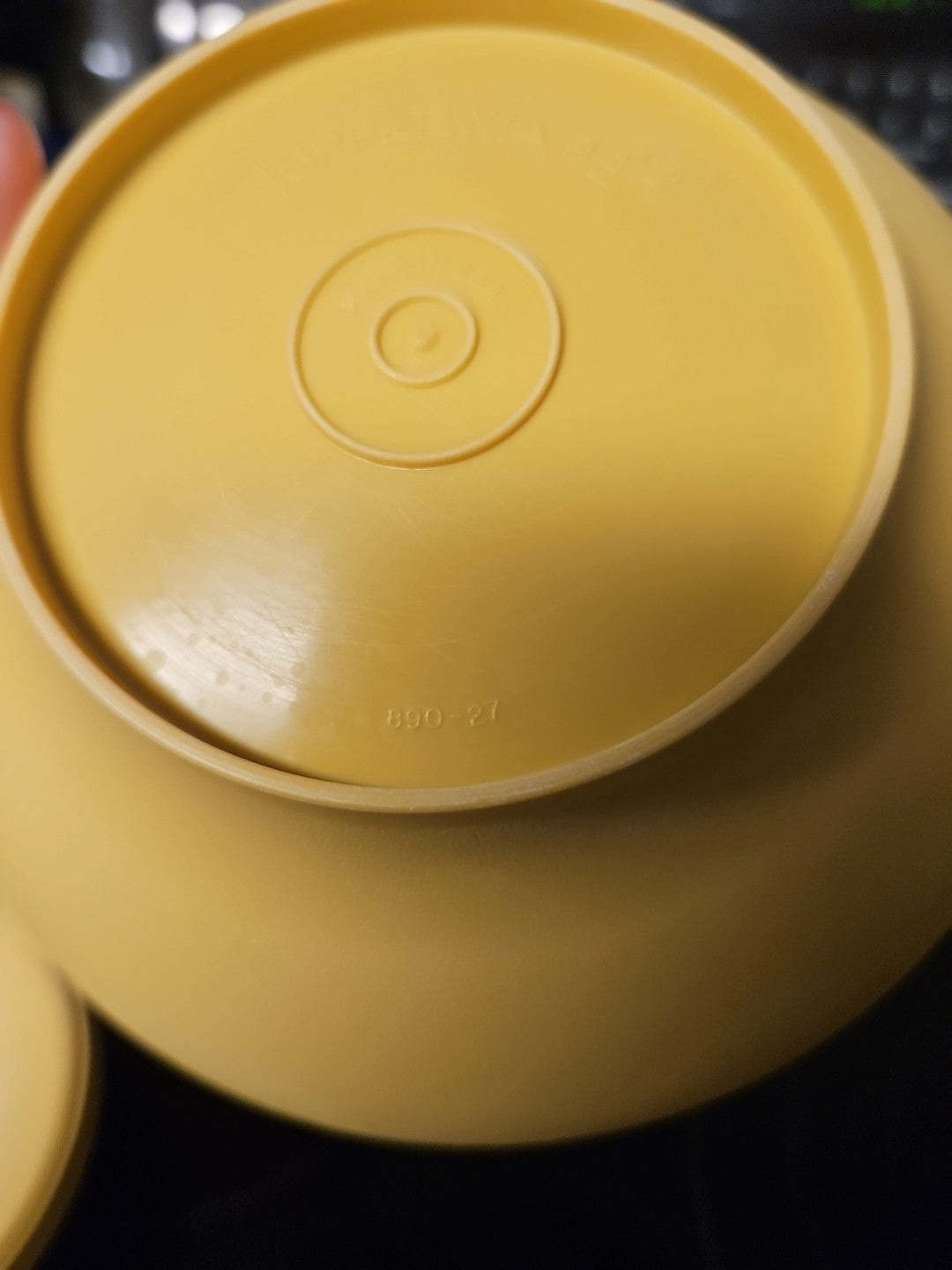 Vintage Tupperware Set Of 4 Cereal Bowls #890 Harvest Gold w/Servalier Lids