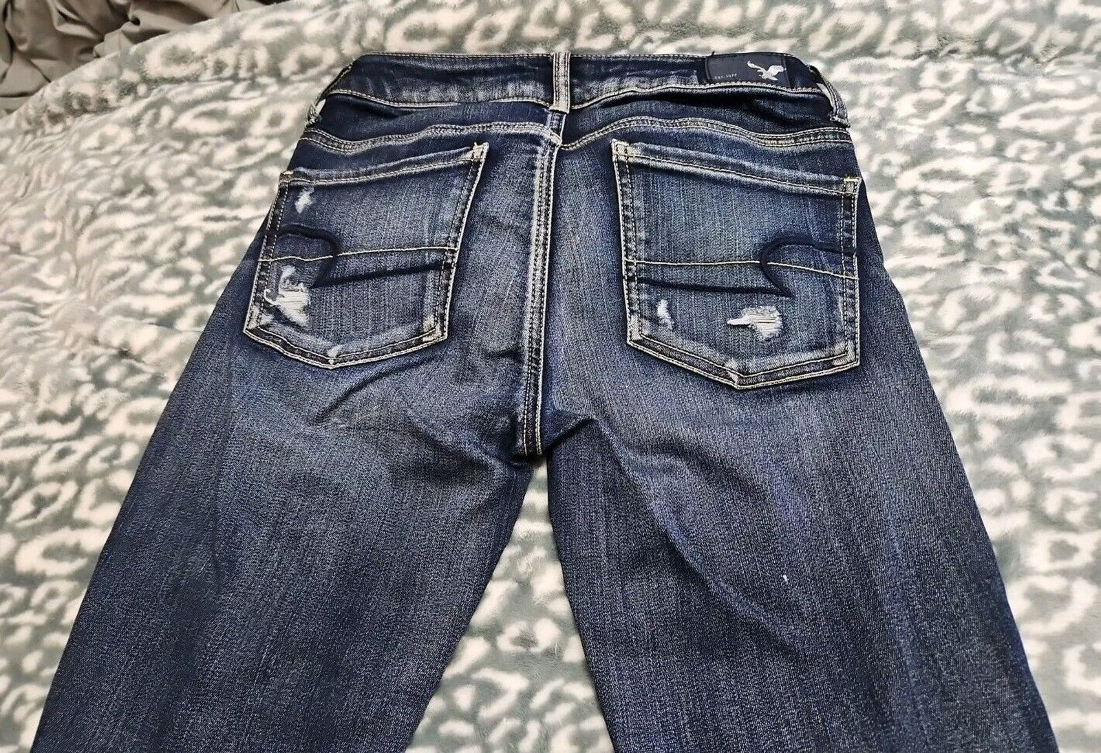 American Eagle Stretch Jeggings Size 2 Distressed Jeans Patch Detail
