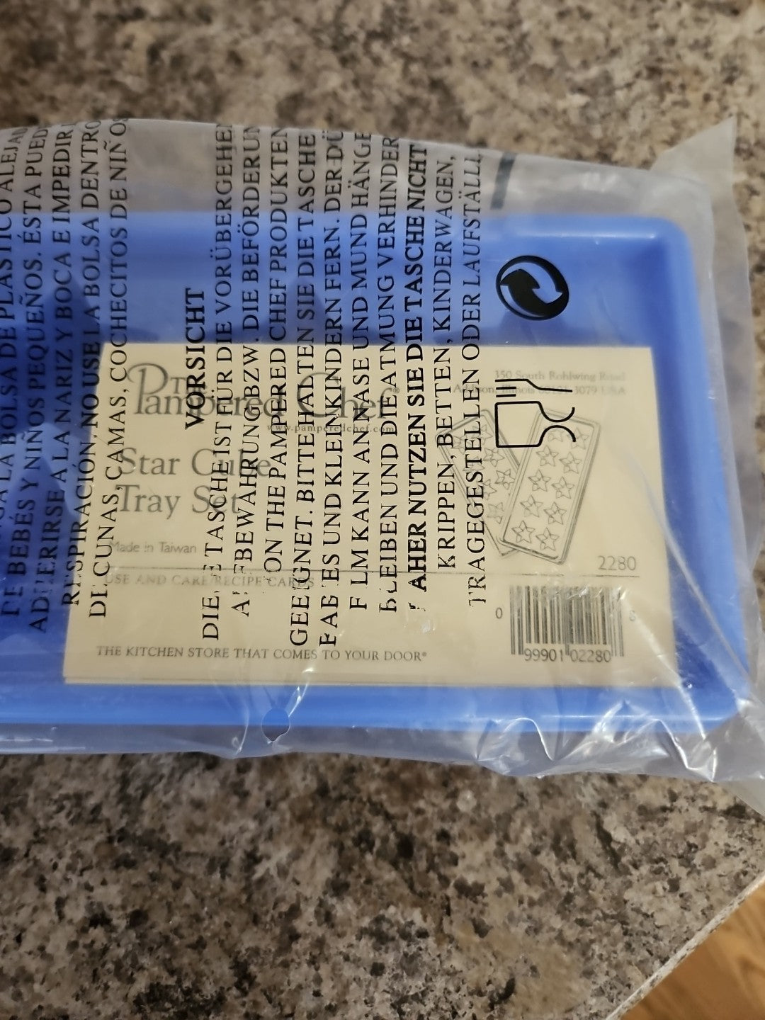 New In Package Pampered Chef Star Ice Cube Trays Set of 2, Blue