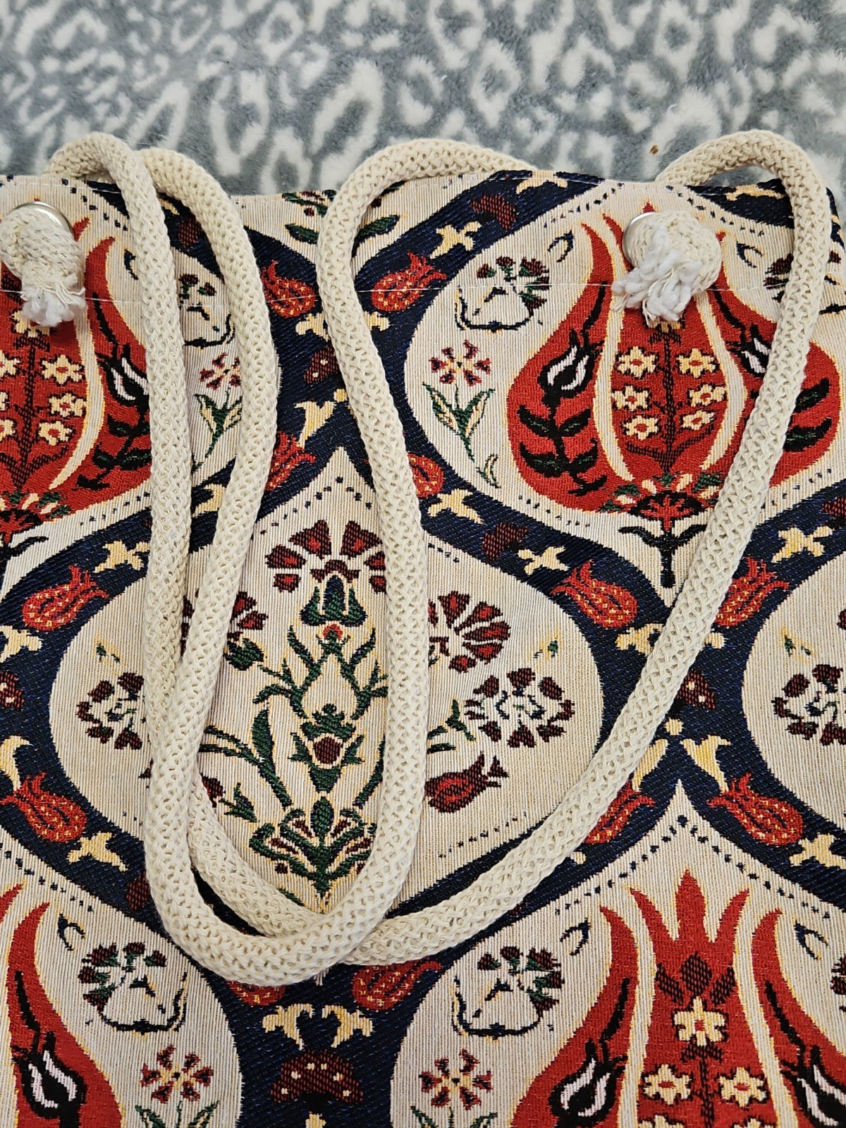 Traditional Turkish Tulip Pattern Tapestry Tote Bag Red & White NWOT