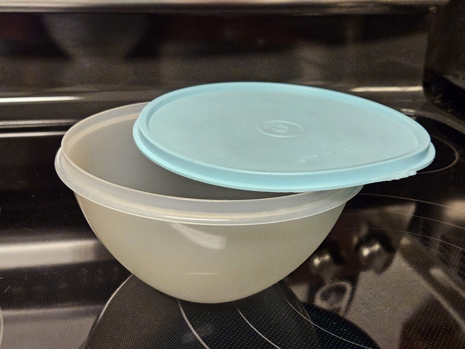Tupperware Wonderlier Bowl Sheer With Teal Lid Seal 235-21