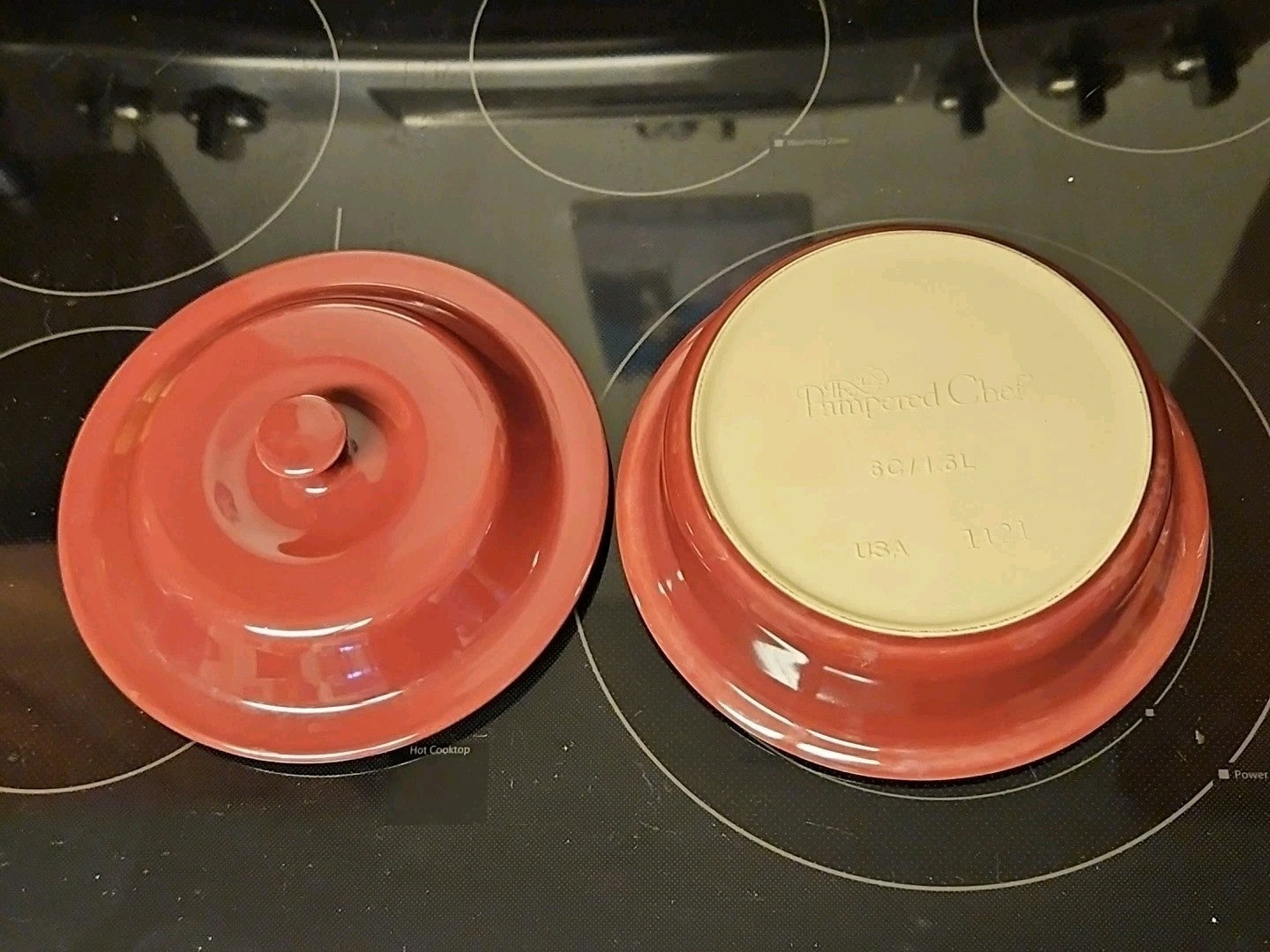 The Pampered Chef Cranberry Round Casserole Dish w/Lid #1121 6 Cup 1.5L EUC