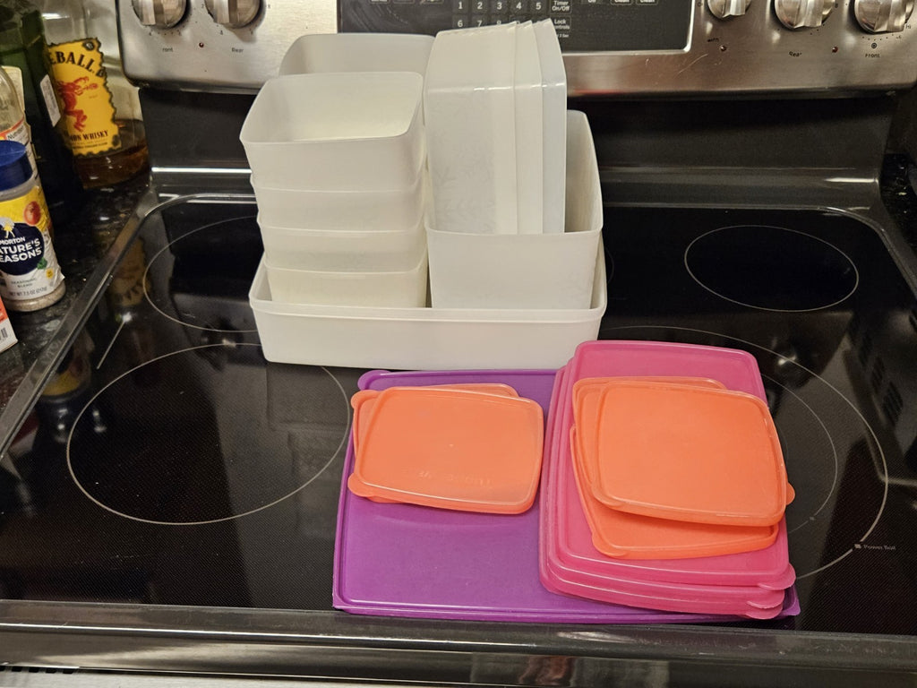 Set Of 11 Tupperware Freezer Mates Snowflake Pattern Assorted Sizes W Pink Lids